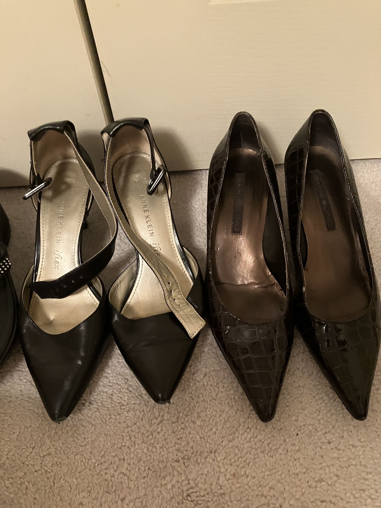 3 Pairs Used Ladies Shoes/flips: Size 7