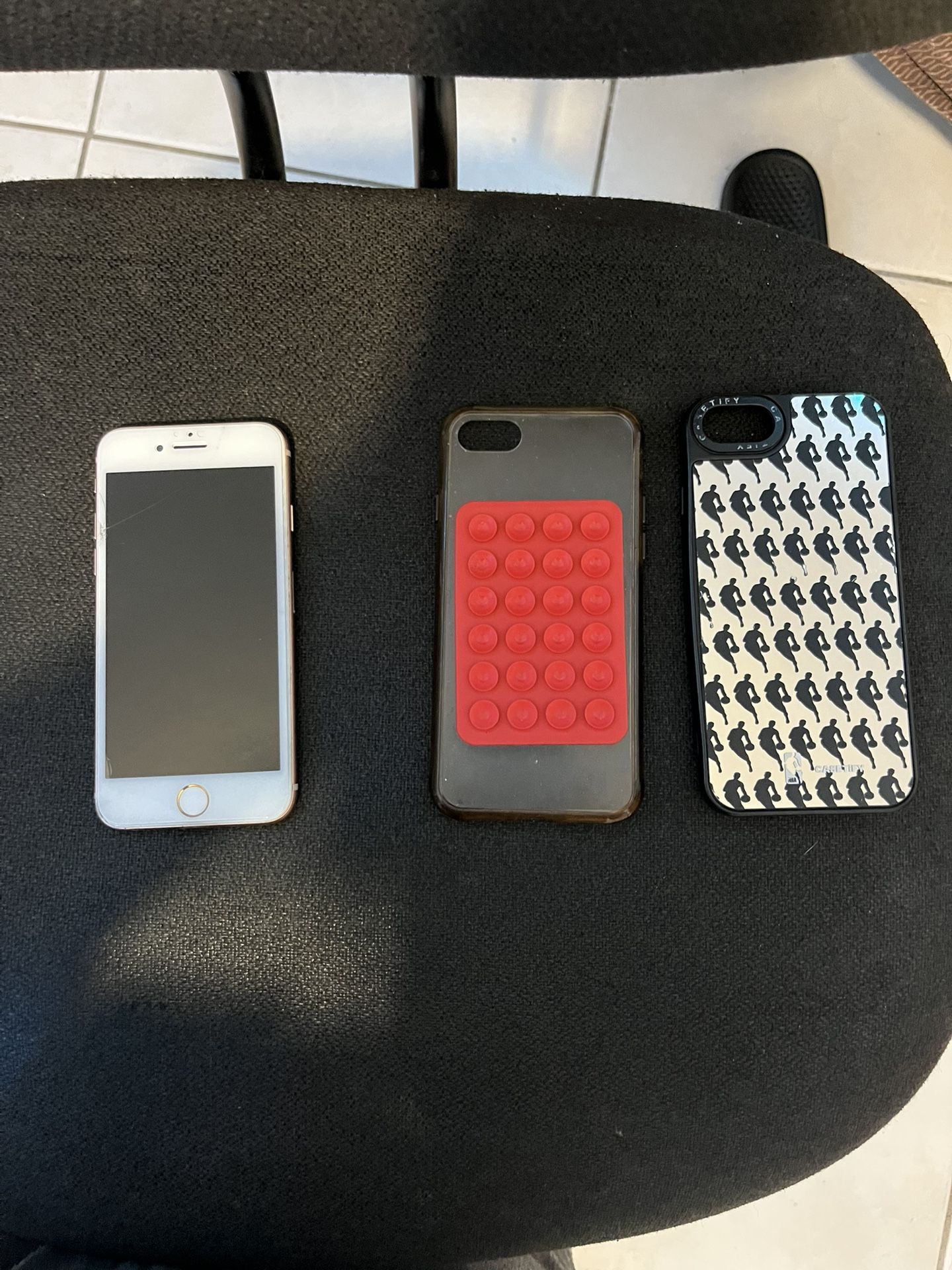 iPhone 8 64 GB (UNLOCKED) + 2 Cases & Screen Protector