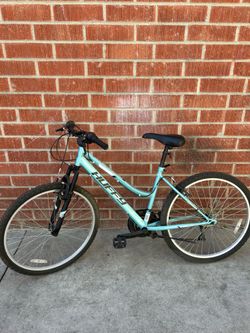 Huffy Rock Creek 18-Speed Mountain Bike