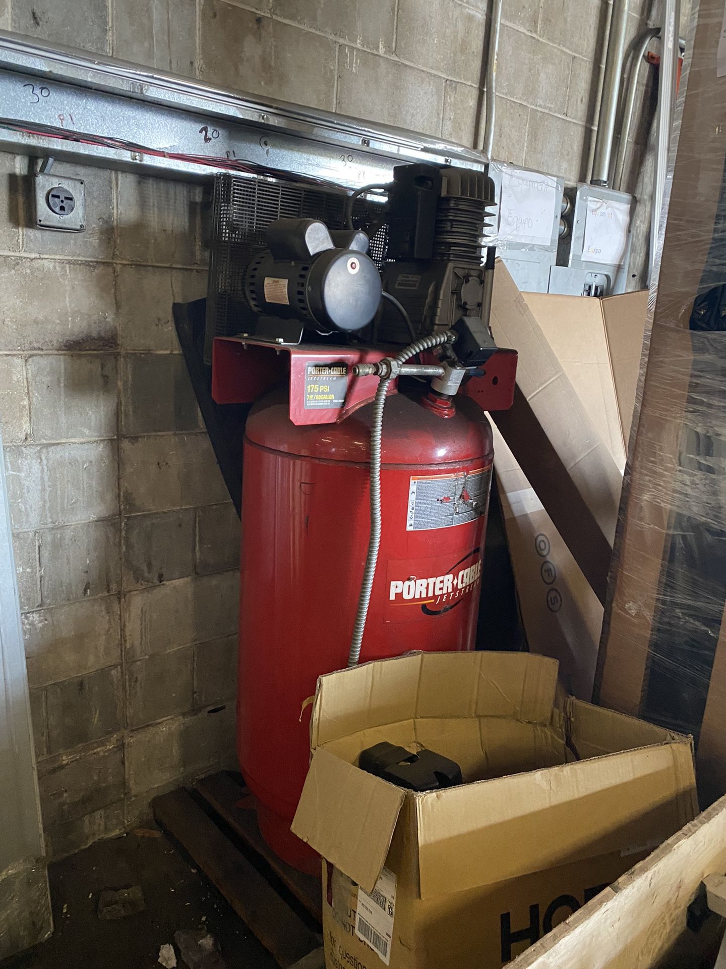PORTER CABLE 80 GALLON COMMERCIAL GRADE AIR COMPRESSOR