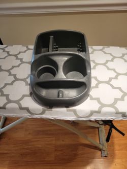 PLASTIC AUTO CUP SUN GLASS HOLDER