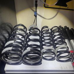 4 FOX rubicon shocks and springs for sale . They Came off a Jeep Wrangler Rubicon. 