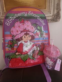 STRAWBERRY SHORTCAKE BACKPACK PLUS HELLO KITTY TUMBLER WITH CANDY