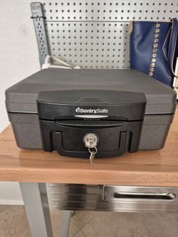 Heavy Duty SENTRY Safe With Keys