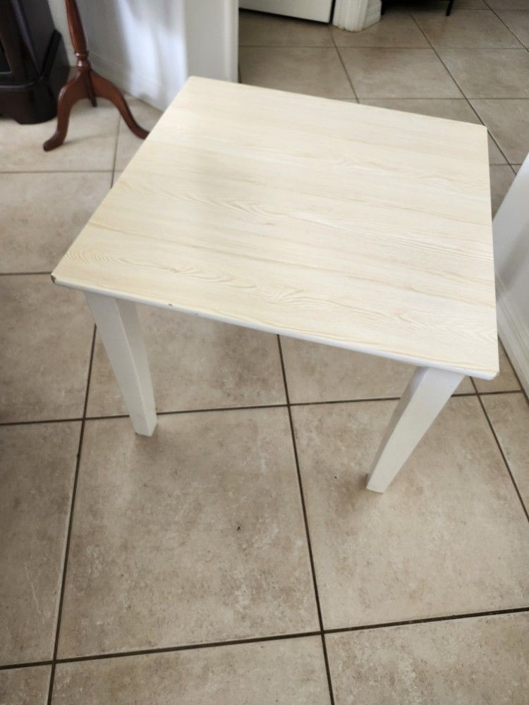 side table for living room
24" X 24" H 18"
Serious Buyers π¨π¨π¨π¨
