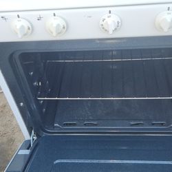 Magic Chef Stove Very Clean Works Great 