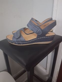 Sandles size 8.5 Brand Name.