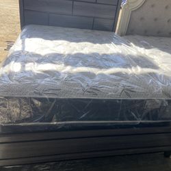 Queen Bed Whith Mattress 