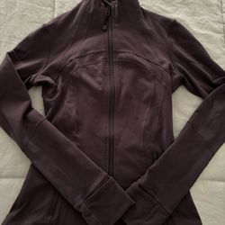 Lululemon like new define jacket size 4