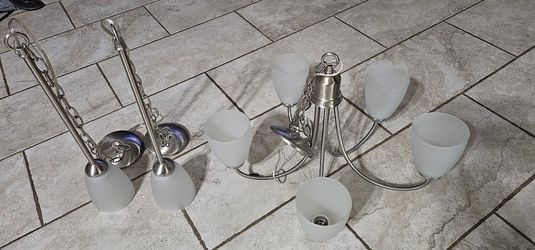 Chandelier With 2 Matching Pendant Lights