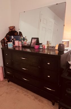 Dresser set w/ mirror