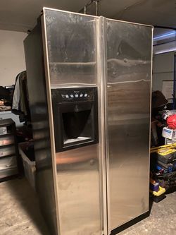Amana 22 cu ft side by side fridge/freezer