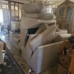 $100 – Couch / Sofa – Must Pick Up