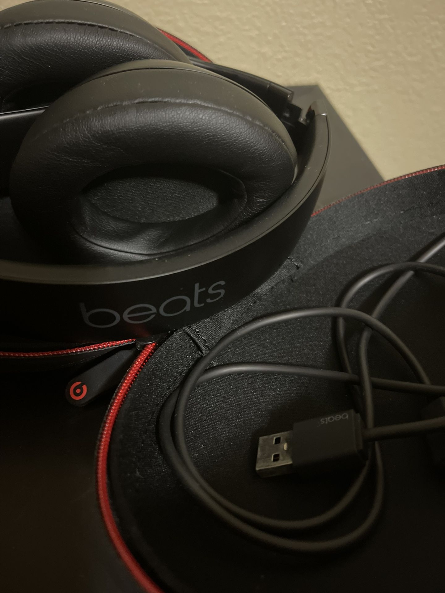 Beats Wireless Solo 3 Noise Canceling