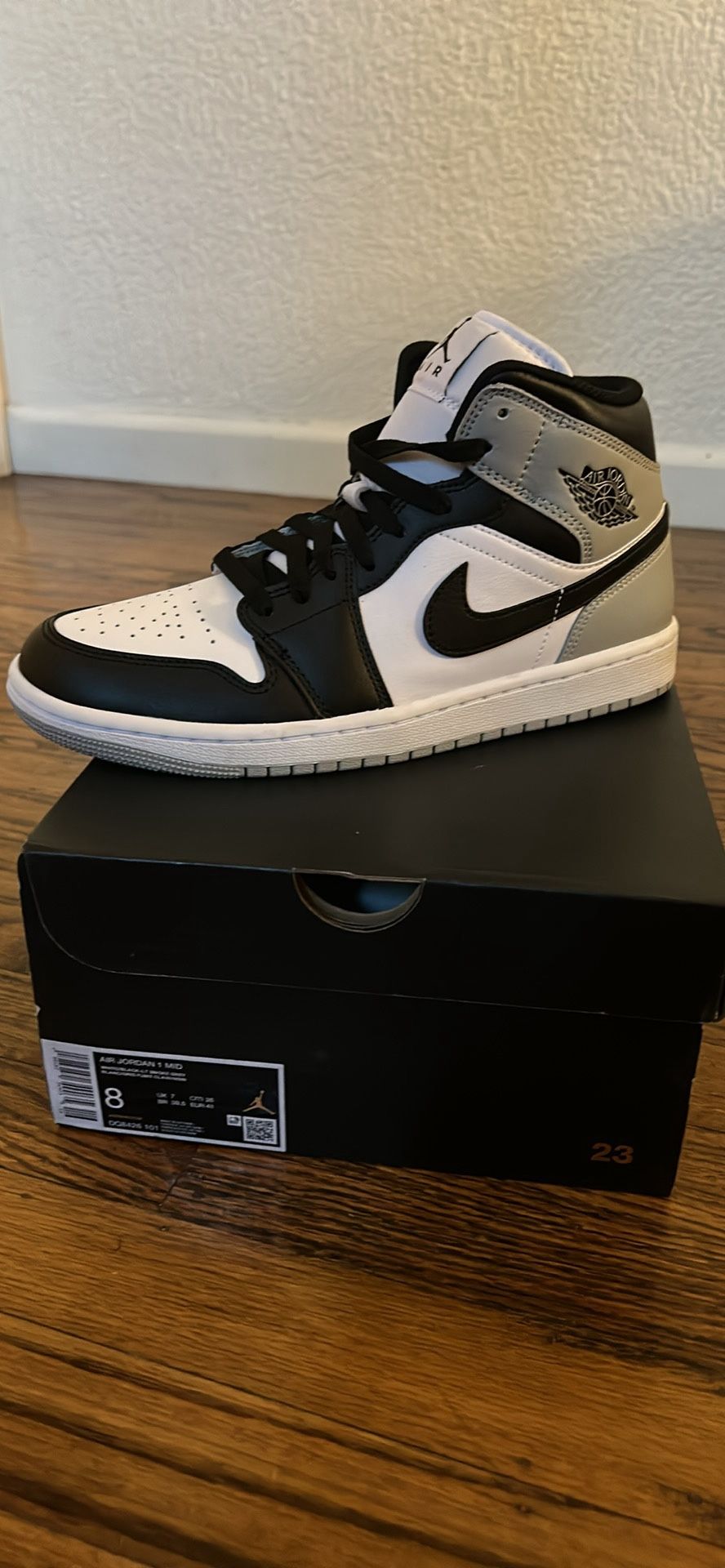 Jordan 1 mid barons