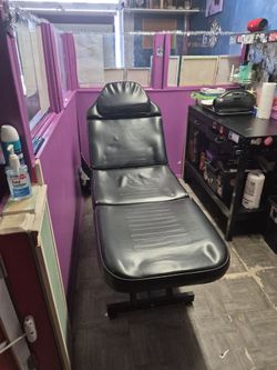Massage or tattoo table chair