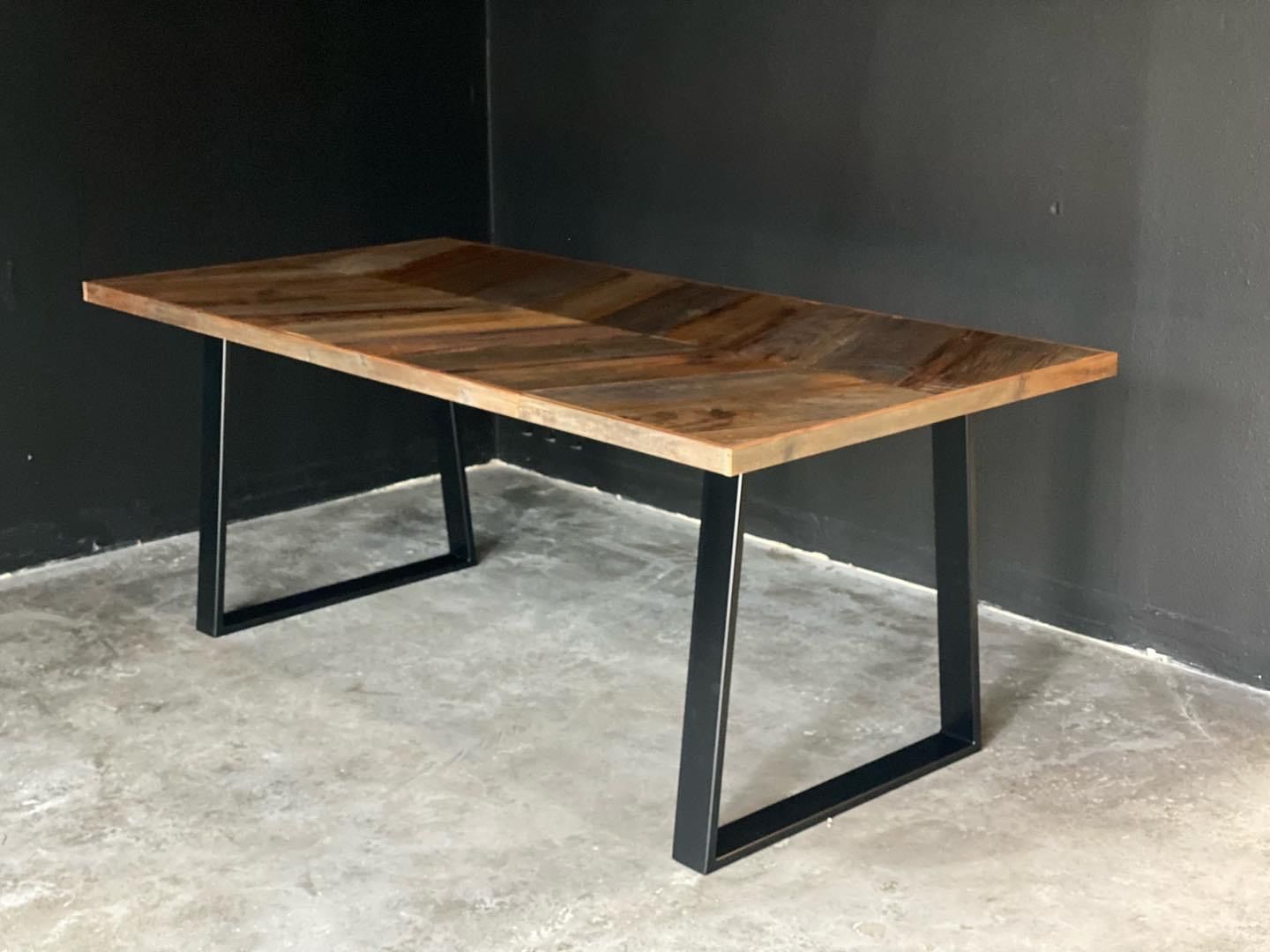 Reclaimed Wood Dining Tables