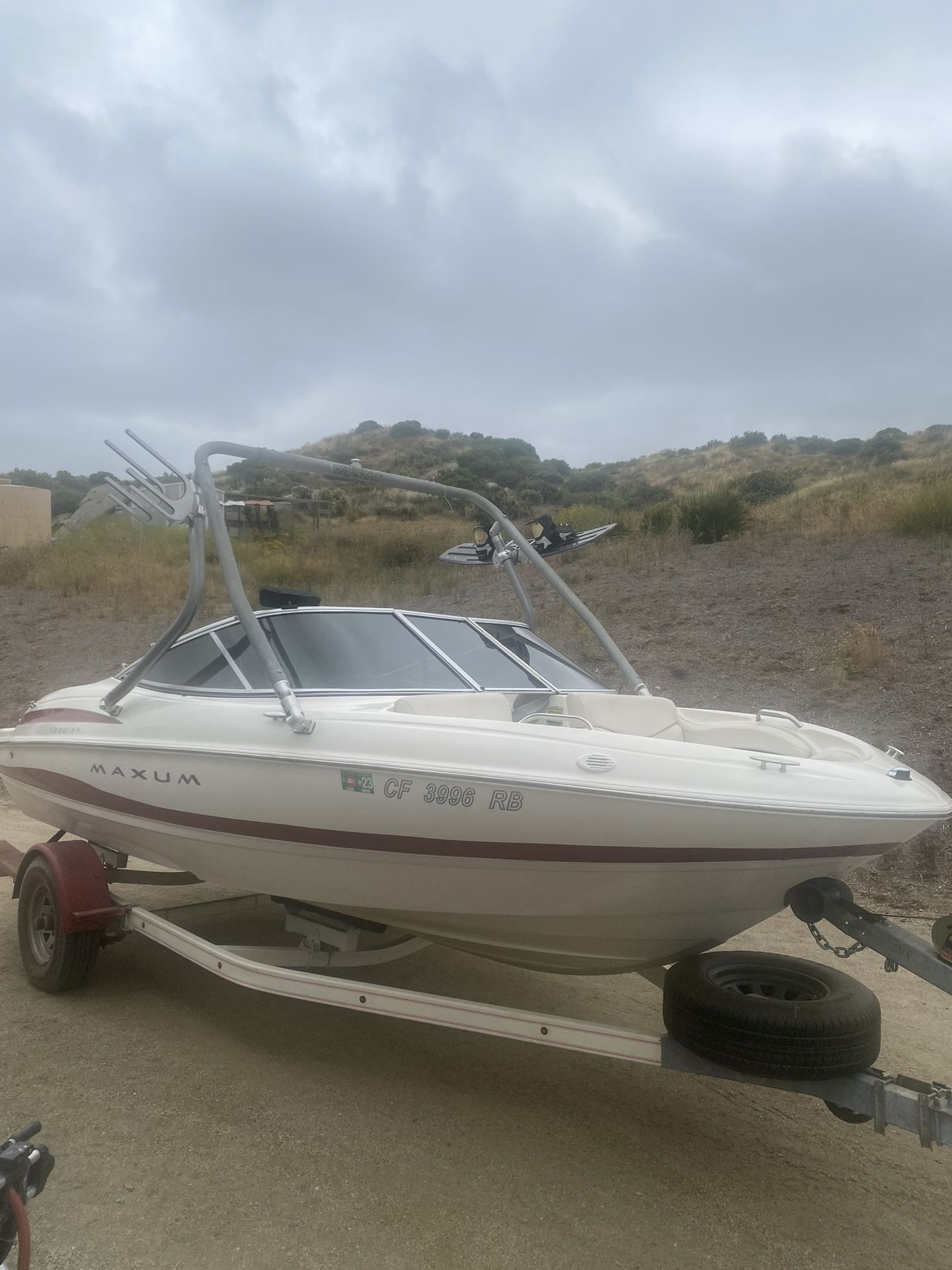 2003 Maxum Boat