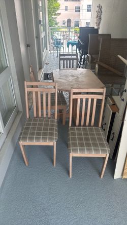 Free breakfast nook table and chairs