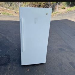 14.1 Cubics GE Standing Upright Freezer Great For Garage (free Local Delivery)