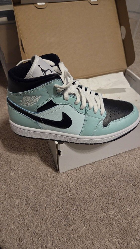 Jordan 1 Mid