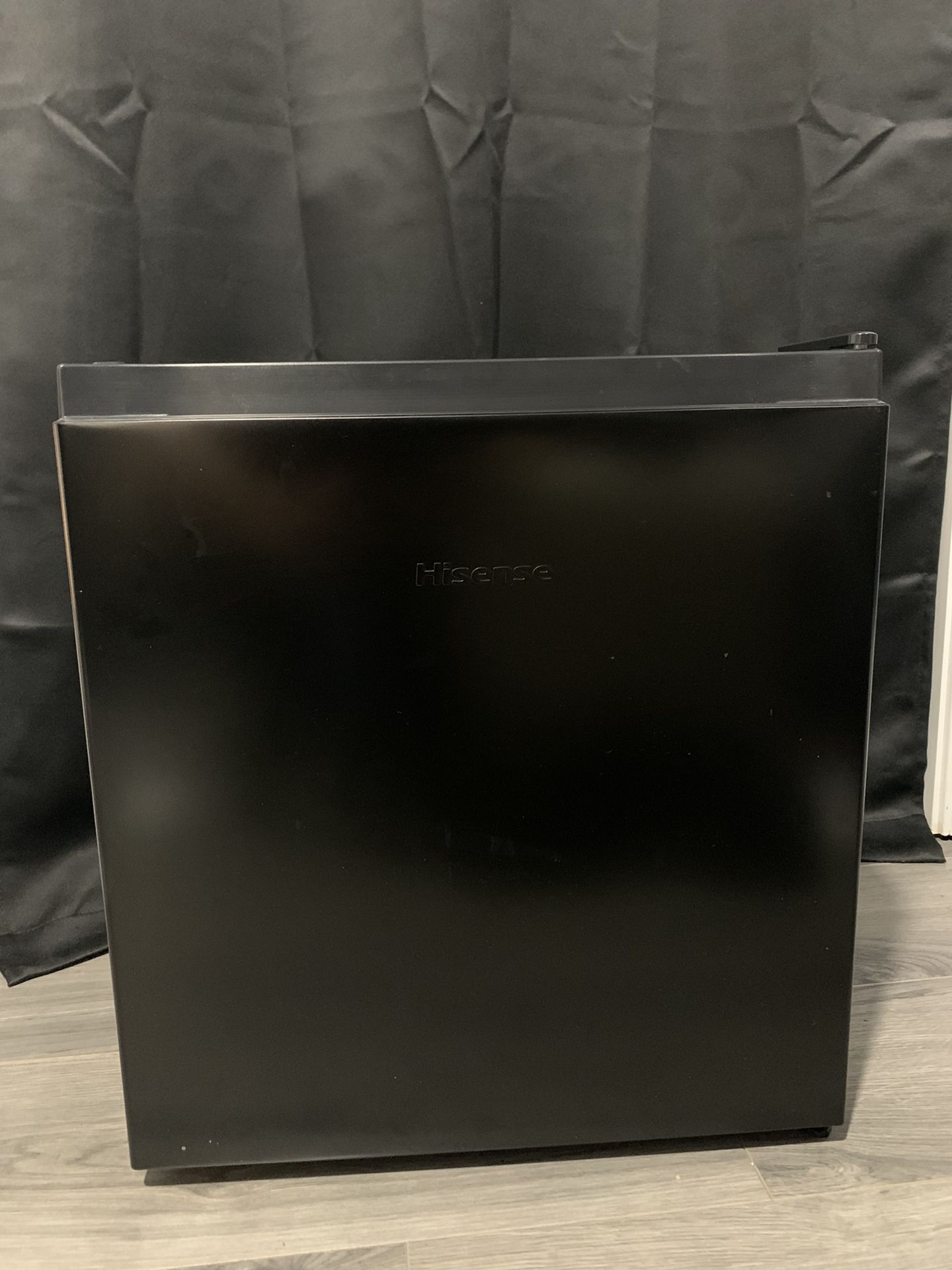Hisense 1.6 Cu ft Single Door Mini Fridge, Black, WMS017M6XBE 