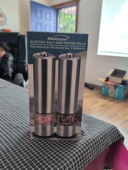 Brentwood Electric Salt and Pepper Mills Set