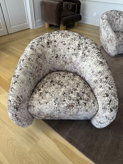 Custom swivel Chairs X4 10,000 All 4