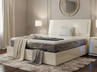 KING IR QUEEN SIZE LIGGT CREAM OR DARK CREAM OPTIONS