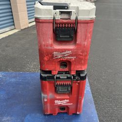 Milwaukee PACKOUT 16Qt Cooler & Compact Tool Box Bundle