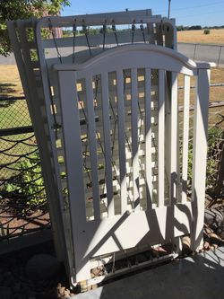 White Wooden PALI Crib