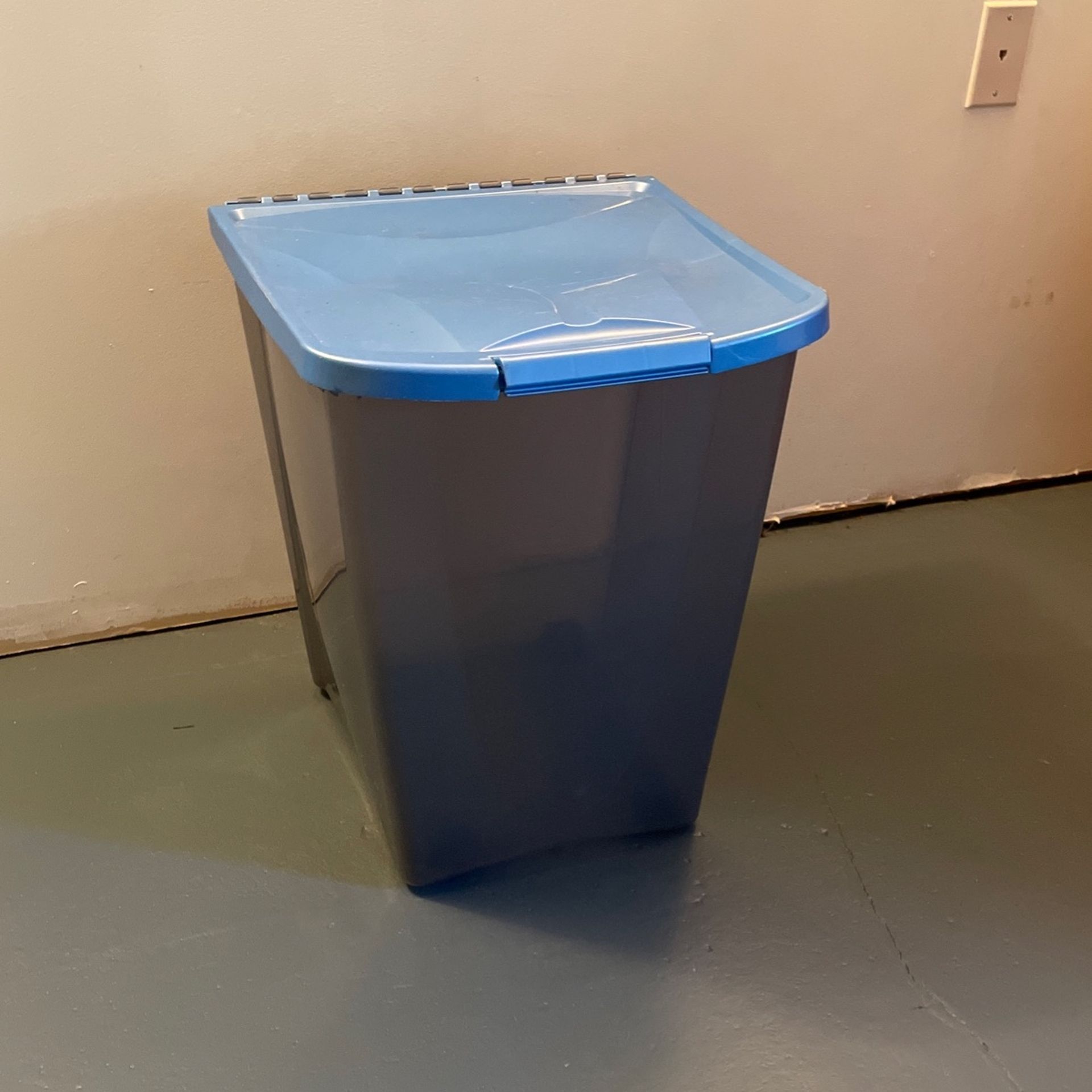 Large Plastic Storage Container On Wheels