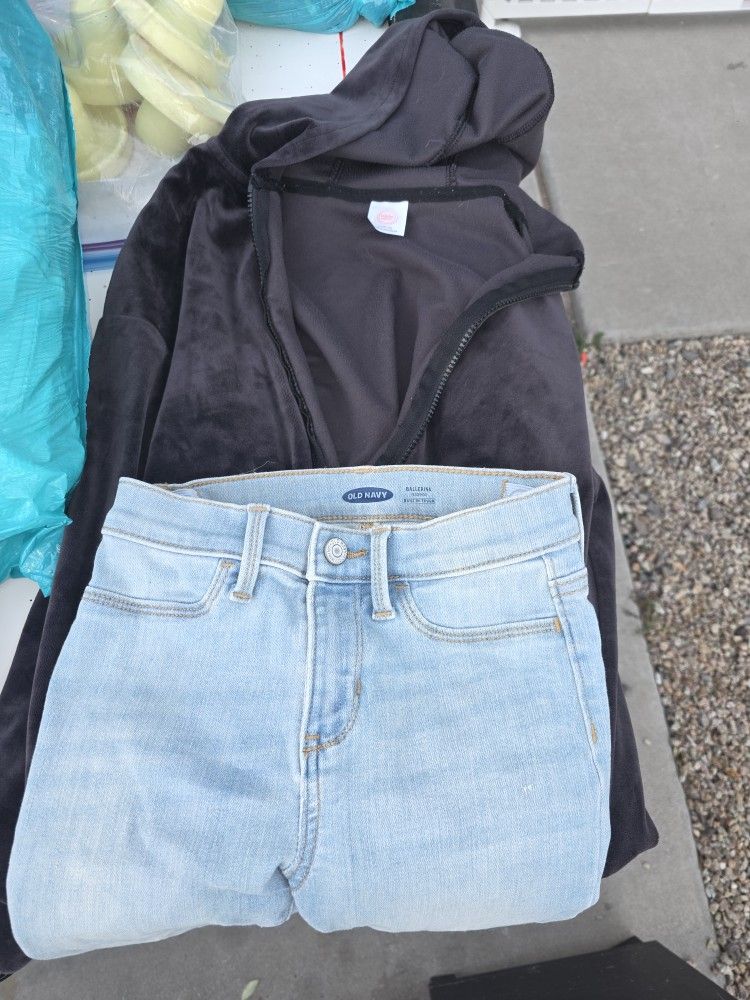 Girls Jeans and sweatshirt size 10/12