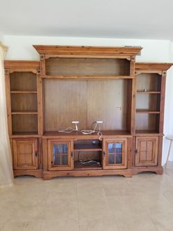 Entretaimer cabinet