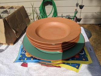 Loneoak & Co dinner plates. Unused