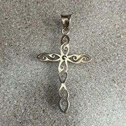 SILVER CROSS PENDANT 