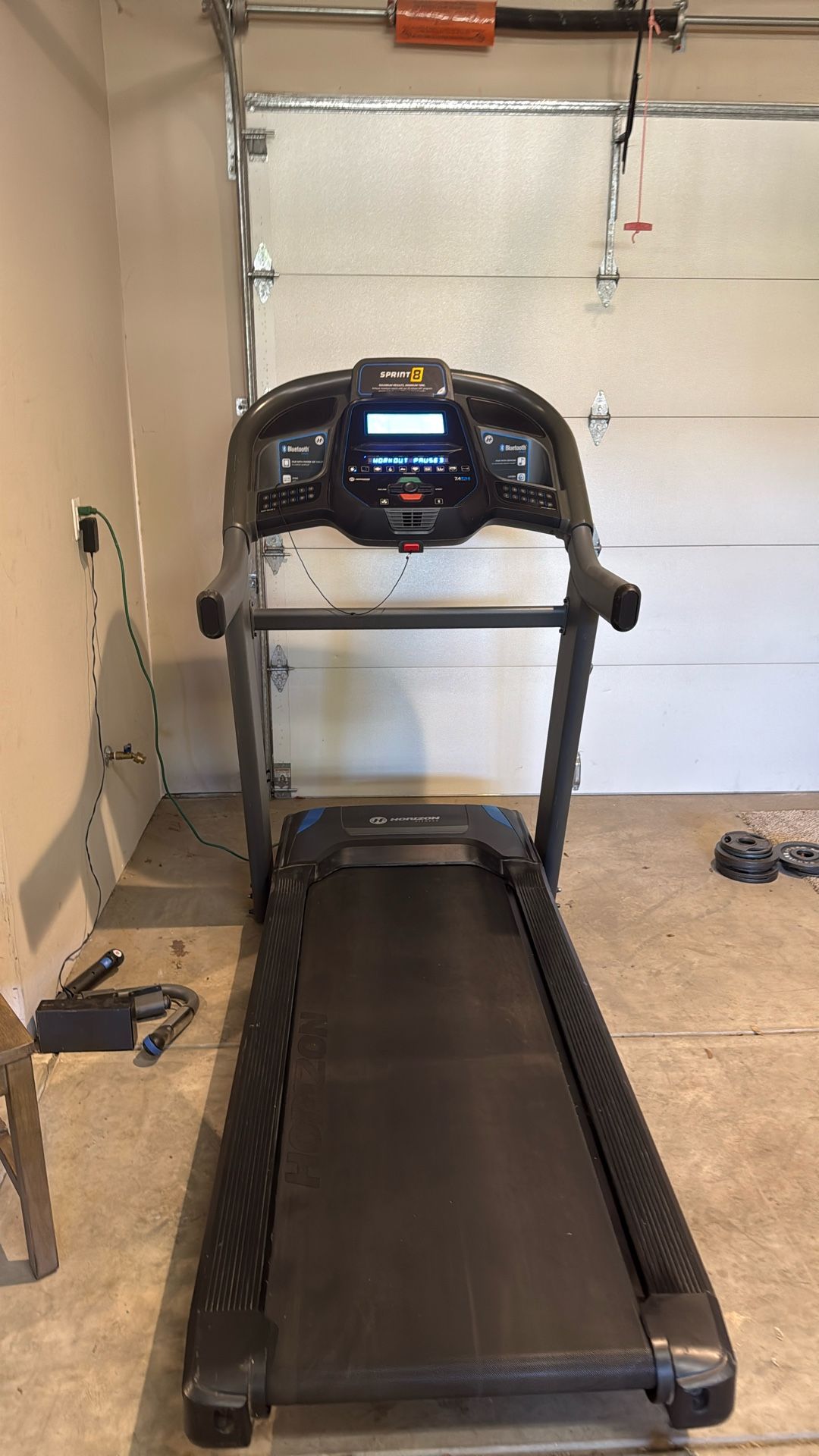 Horizon 7.4AT treadmill