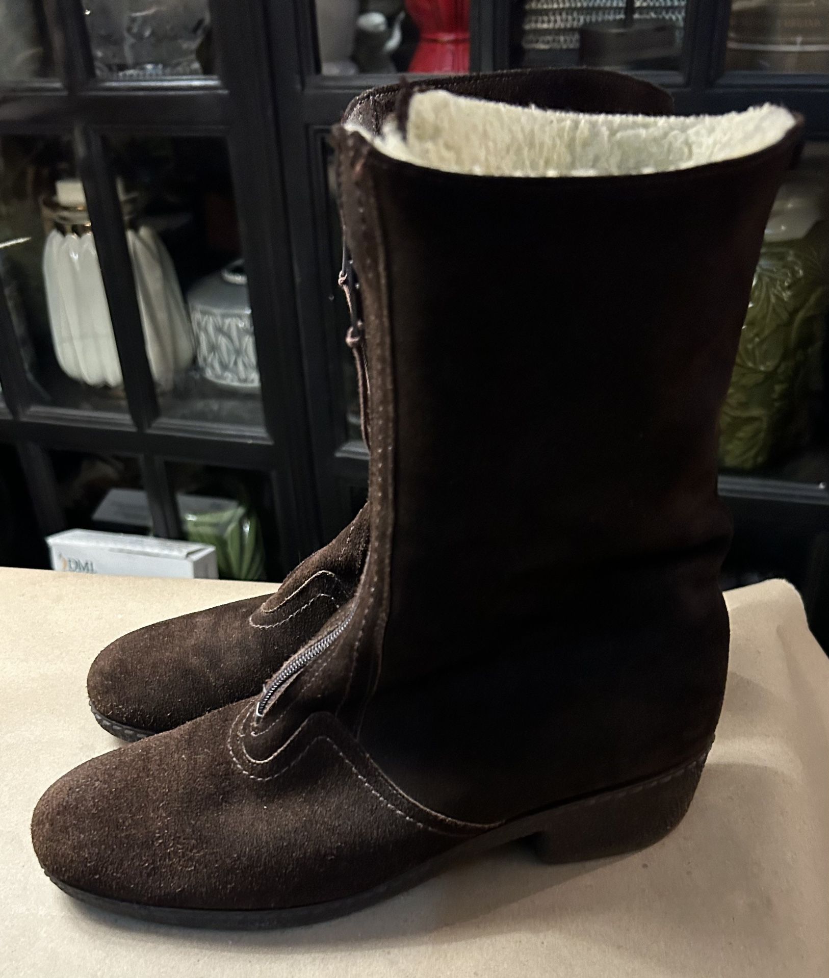 Ladies Size 8.5. Suede Zip Close Boots With Fur 