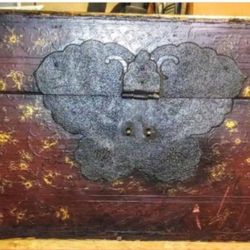 ANTIQUE FURNITURE STEAMER FLAT TRUNK, TABLES: LEATHER INLAID SIDE, LEATHER DRUM, DELFT TILE, THICK WOOD, MILITARY COT& STORAGE CABINET, OH REGISTER