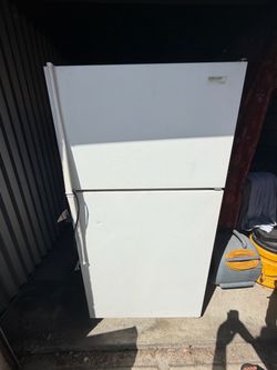 Kirkland Top-Freezer Refrigerator White