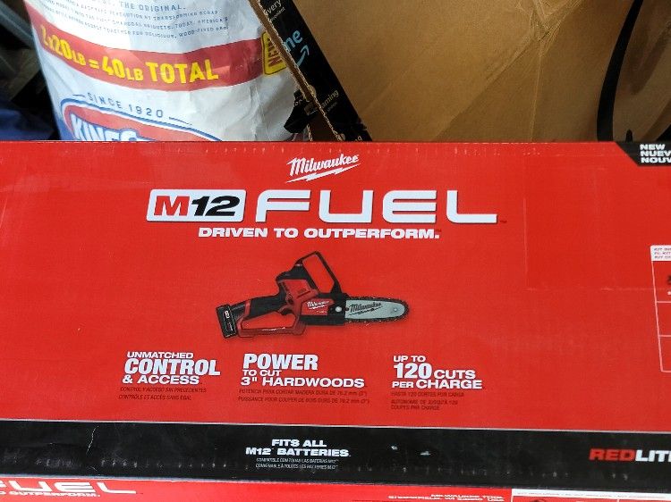 Milwaukee M12 Fuel Saw