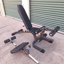 Hoist 
Commercial Weight Bench