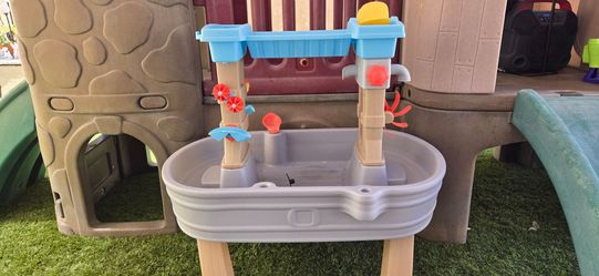 Step2 Water Table - Kids Outdoor Splash & Play Activity Center