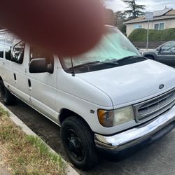 2002 Ford E-350