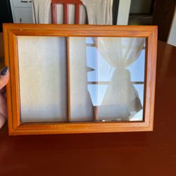 Wooden jewelry box