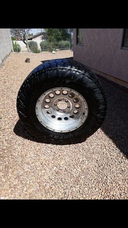 Vendo una llanta con rin 35x12.50.18 toyo open country 99% $ 100