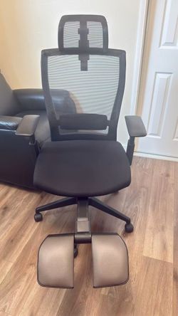 Ergonomic Mesh Office Chair with Footrest