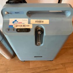 Oxygen dispenser with tanks