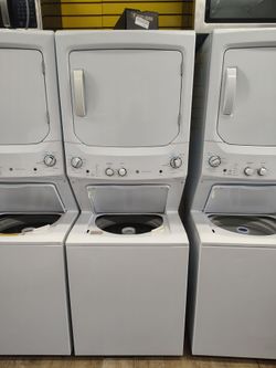 GE 27'wide stackable electric 220v washer dryer súper capacity In Excellent Working Condition