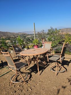 Patio metal table, (4 chair the seat broken I put wood board on it still can used if you want to chairs)
